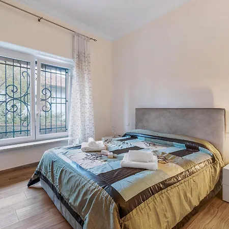 Blue Mermaid Of Stresa - Happy Rentals Stresa