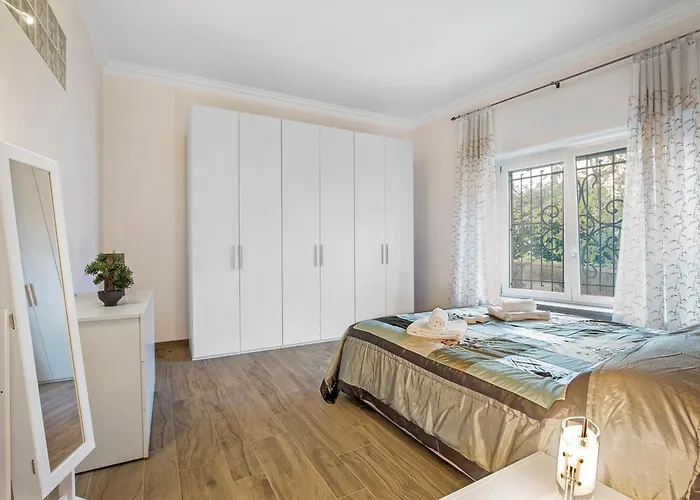 Apartment Blue Mermaid Of Stresa Pet Friendly - Happy Rentals